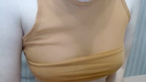 Snapshot of lillkit chatting on March 6, 12:00 am Lilu online show from March 6, 12:00 am