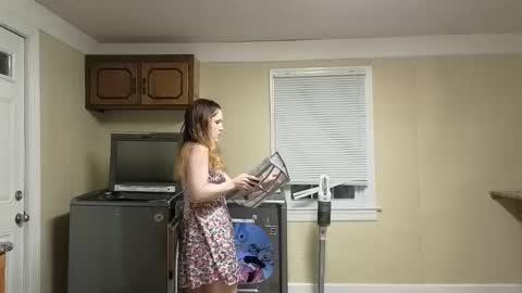 lilly_adams88 online show from April 10, 2:28 am