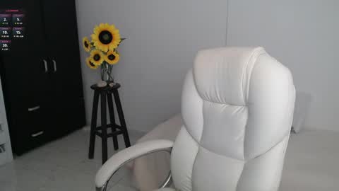 Lilly online show from March 6, 12:52 pm