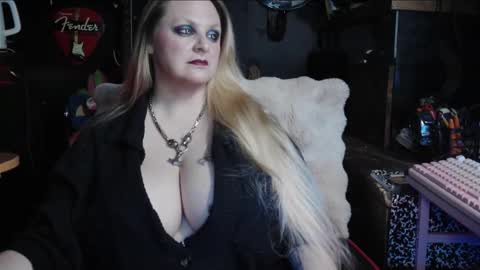 Lillyth Eden online show from December 18, 6:40 am