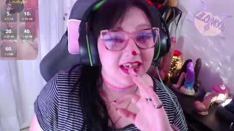 Snapshot of lilomoon69 chatting on October 21, 6:34 pm Lilo online show from October 21, 6:34 pm