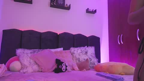 Lilou online show from February 24, 12:15 pm