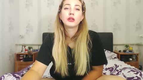 Snapshot of lilu_cute25 chatting on September 17, 8:18 pm lilu_cute25 online show from September 17, 8:18 pm