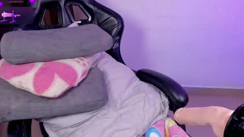 Lily Roberts online show from May 14, 2:39 am
