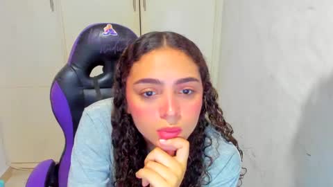 lily_anal_squirt online show from December 28, 8:25 pm