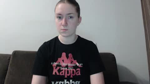 lily_love_x online show from February 9, 11:36 pm