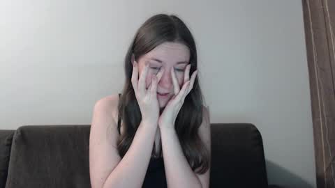 lily_love_x online show from February 17, 11:22 pm