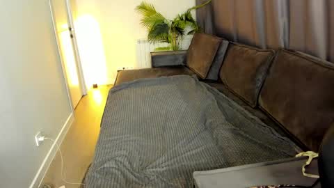 lily online show from June 2, 10:38 am