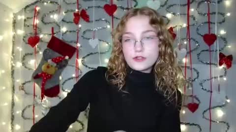 small lily online show from November 11, 6:27 pm