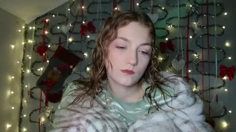 small lily online show from December 22, 6:11 pm