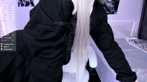 Lily online show from December 14, 2:50 am