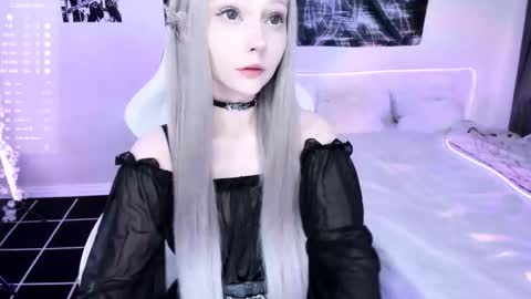 Snapshot of lily_weep chatting on October 4, 5:02 am Lily online show from October 4, 5:02 am