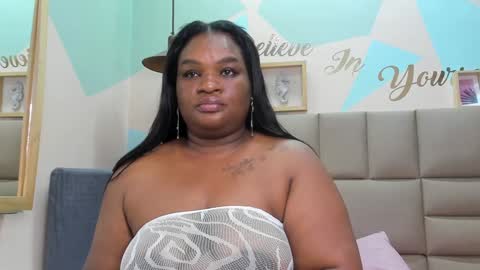 Snapshot of lilybaudyn_ chatting on January 7, 9:18 am Lily online show from January 7, 9:18 am
