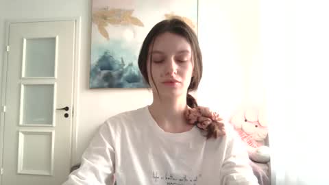 lilycandy_ online show from February 23, 2:05 pm