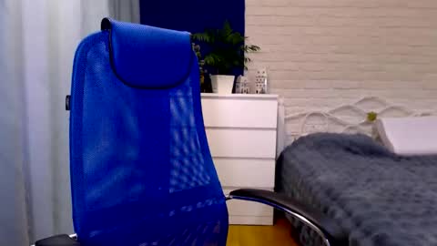 Lily online show from March 21, 8:30 am