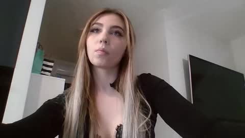 Lily online show from February 9, 7:27 pm