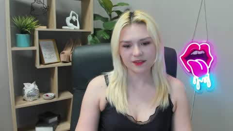 Lily online show from April 17, 1:57 pm