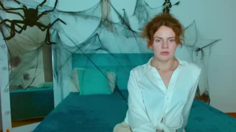 lina_muse_ online show from October 28, 1:50 pm