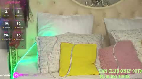 Lina Robbins  online show from October 7, 4:17 am