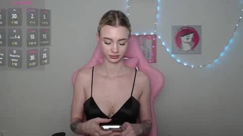 linacute52 online show from February 1, 9:51 pm