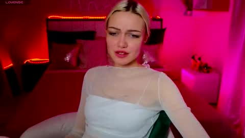 I am Lina online show from November 14, 1:33 pm