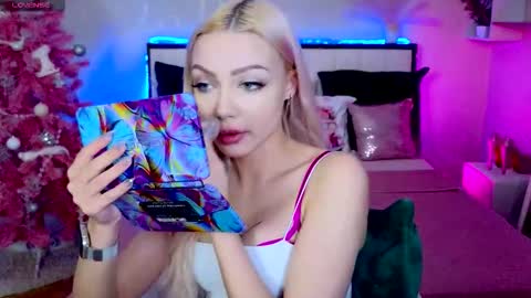 I am Lina online show from January 12, 6:35 pm