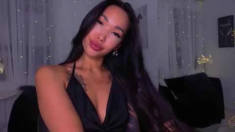 Snapshot of linamuhn_ chatting on March 2, 5:44 am Lina online show from March 2, 5:44 am