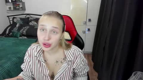 Lina online show from October 9, 9:30 pm