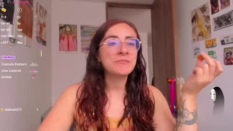 Giggles  online show from May 27, 2:14 pm