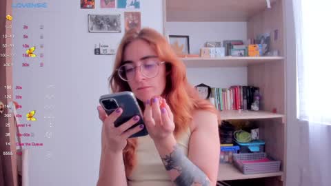 Giggles  online show from March 5, 1:39 pm