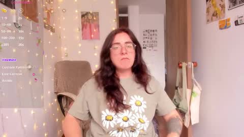 Giggles  online show from October 30, 9:05 pm