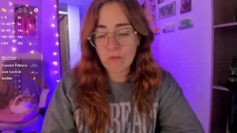 Giggles  online show from October 1, 2:05 am