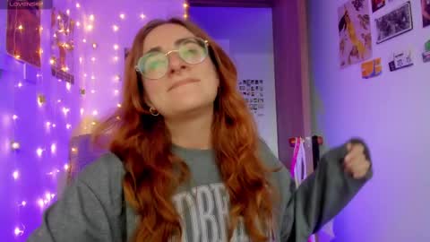 Giggles  online show from October 5, 10:37 pm