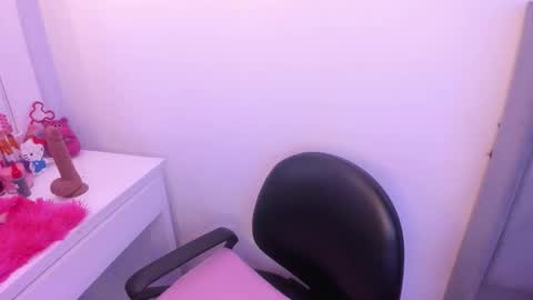 Lindaa maria  online show from November 26, 4:46 am