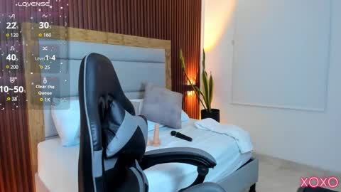 L I N D A online show from January 14, 2:38 am