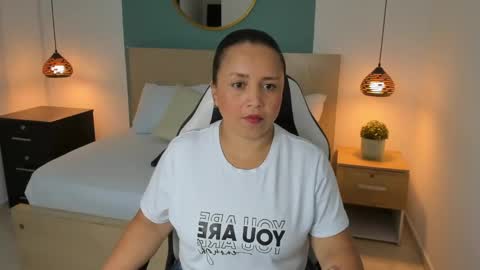 L I N D A online show from January 7, 6:56 pm