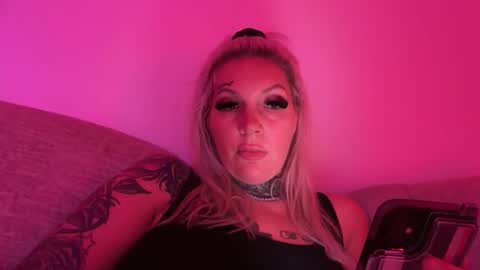 Lindzay online show from November 3, 1:20 am