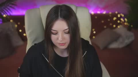 Lindsy online show from April 1, 6:49 pm