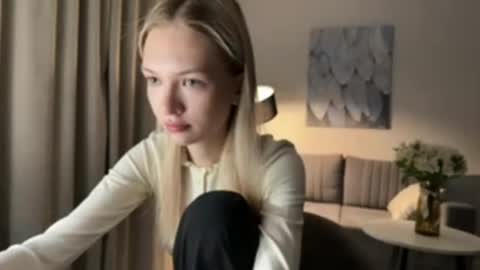 Emma online show from April 16, 6:07 pm