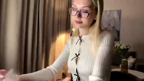 Emma online show from April 14, 6:08 pm