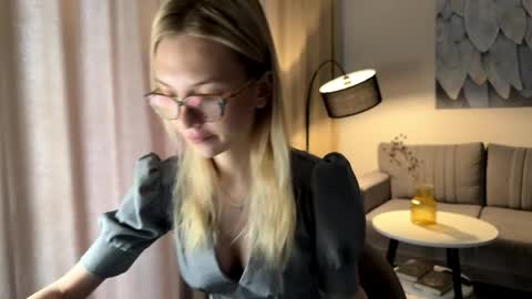 Emma online show from April 7, 9:33 am