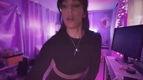 linuxgirlsudosu online show from April 5, 2:38 pm