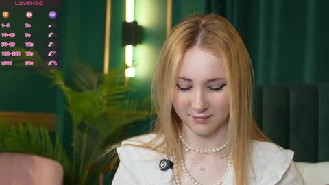 lira_yummy online show from April 8, 4:14 am