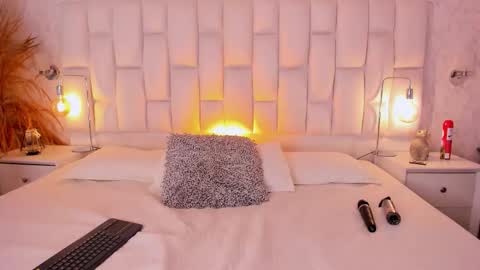 Lisa Baker online show from February 12, 10:39 am