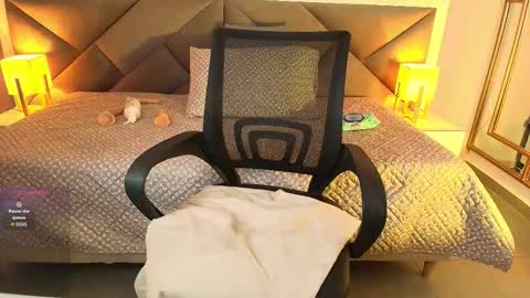 Lisa online show from December 13, 7:53 pm