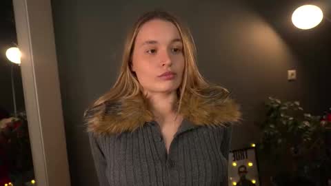 Elisabeth or Lisa online show from December 13, 8:15 pm