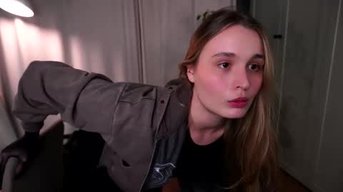 Elisabeth or Lisa online show from February 13, 8:43 pm