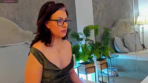 lisacroft online show from February 26, 8:02 am