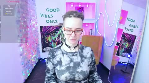 Lisa online show from April 2, 5:27 am