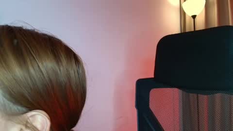 Lisbet online show from April 21, 1:42 am